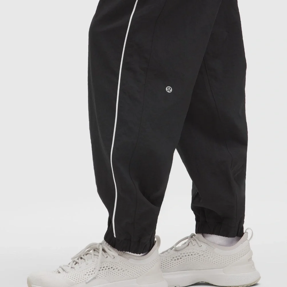 lulu joggers <3 - Picture 4 of 5
